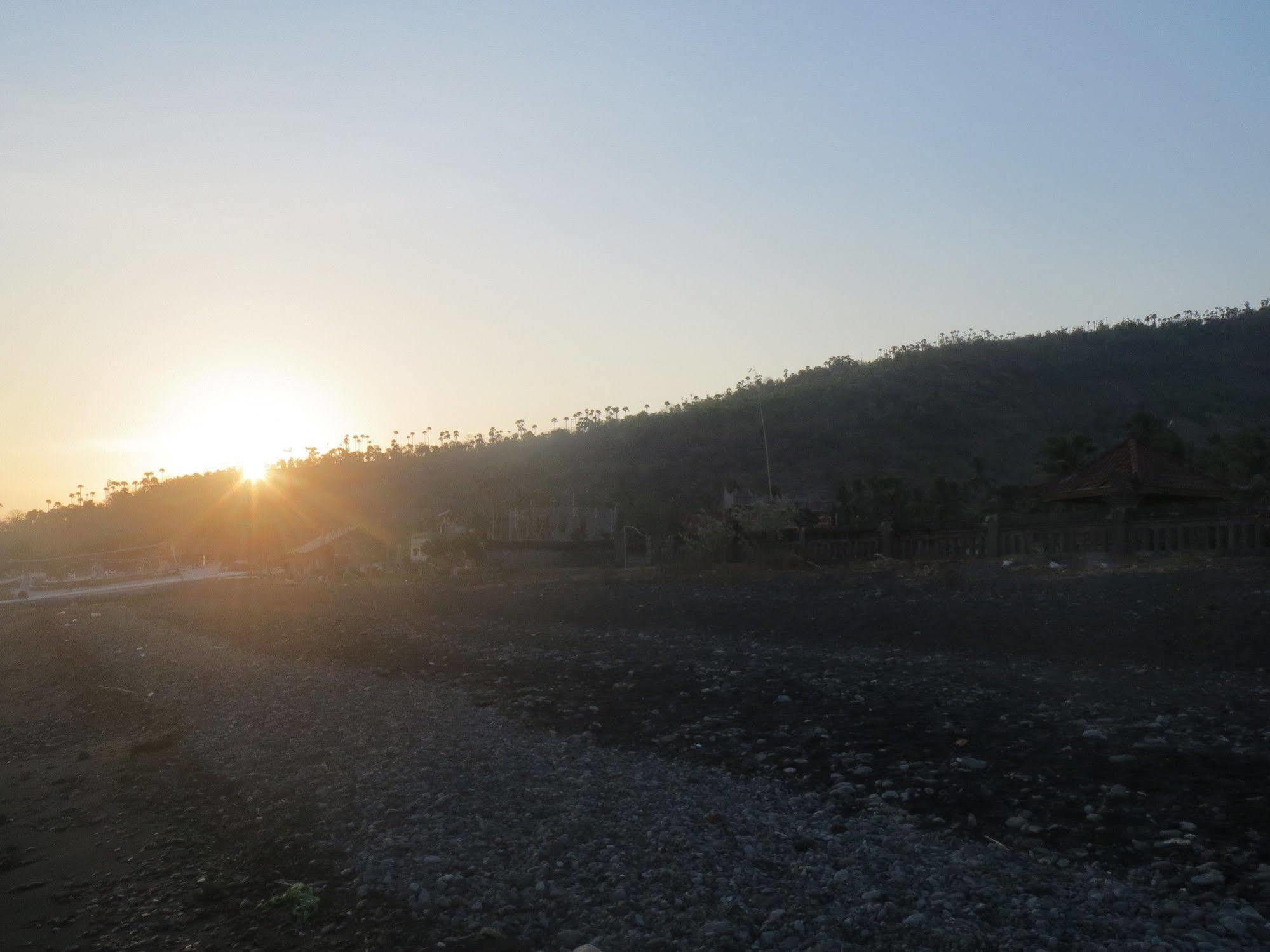 Amed Sari Beach Guesthouse מראה חיצוני תמונה